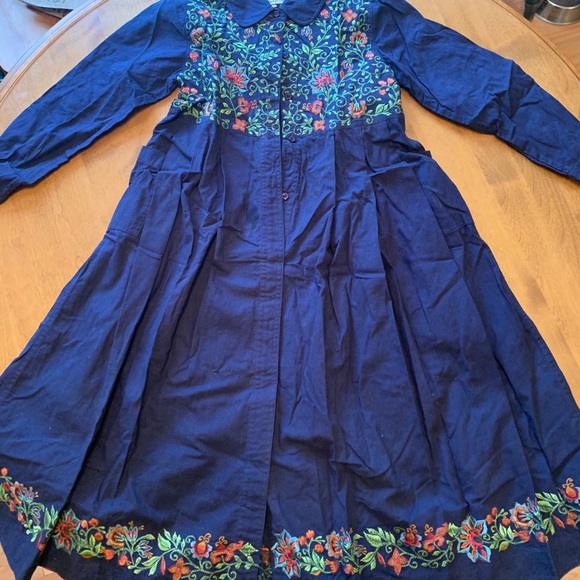 Dress - Picture 2 of 4